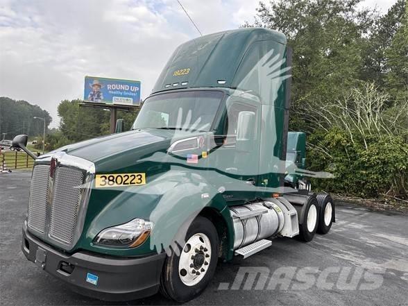 Kenworth T680 Тягачі