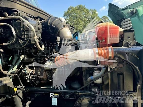 Kenworth T680 Тягачі