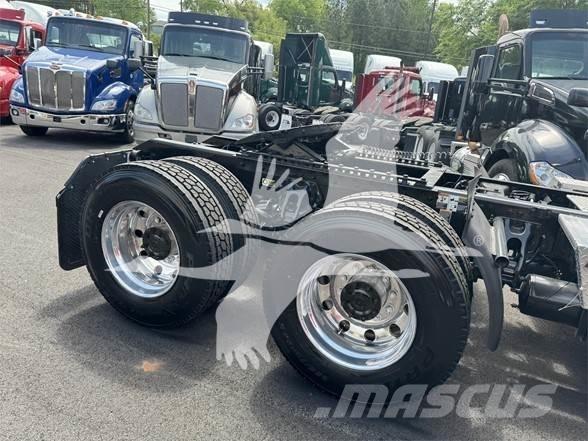 Kenworth T680 Тягачі