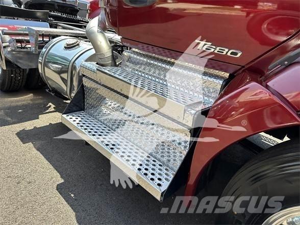 Kenworth T680 Тягачі