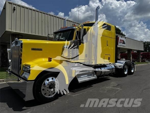 Kenworth W900 Тягачі