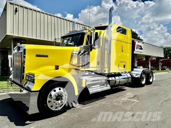 Kenworth W900 Тягачі