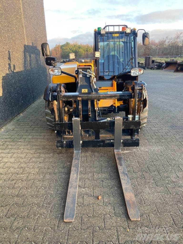 JCB 525-60 E Телескопічні навантажувачі