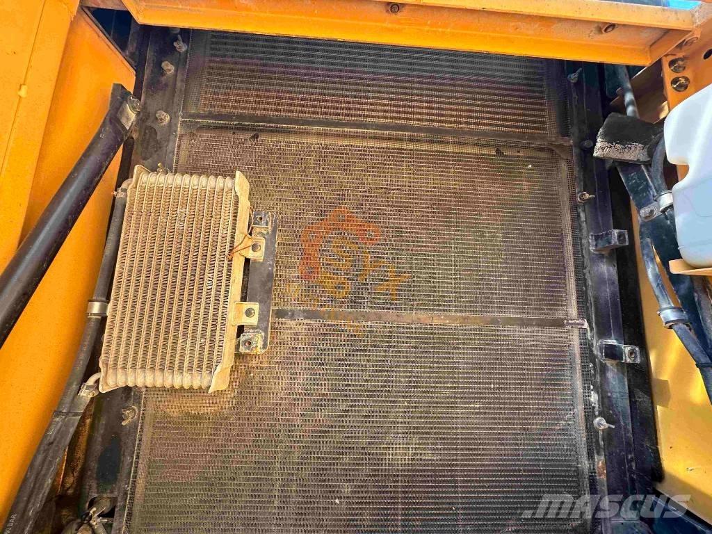 Hyundai Robex 520 VS Гусеничні екскаватори