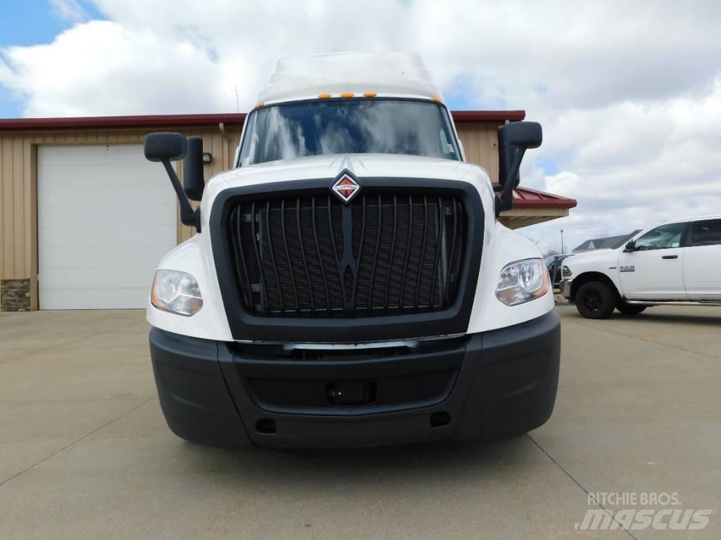 International LT 625 Тягачі