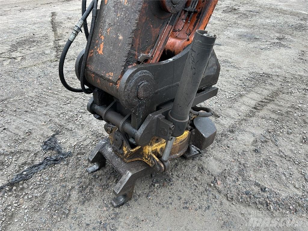 Hitachi ZX210LC-3 Гусеничні екскаватори