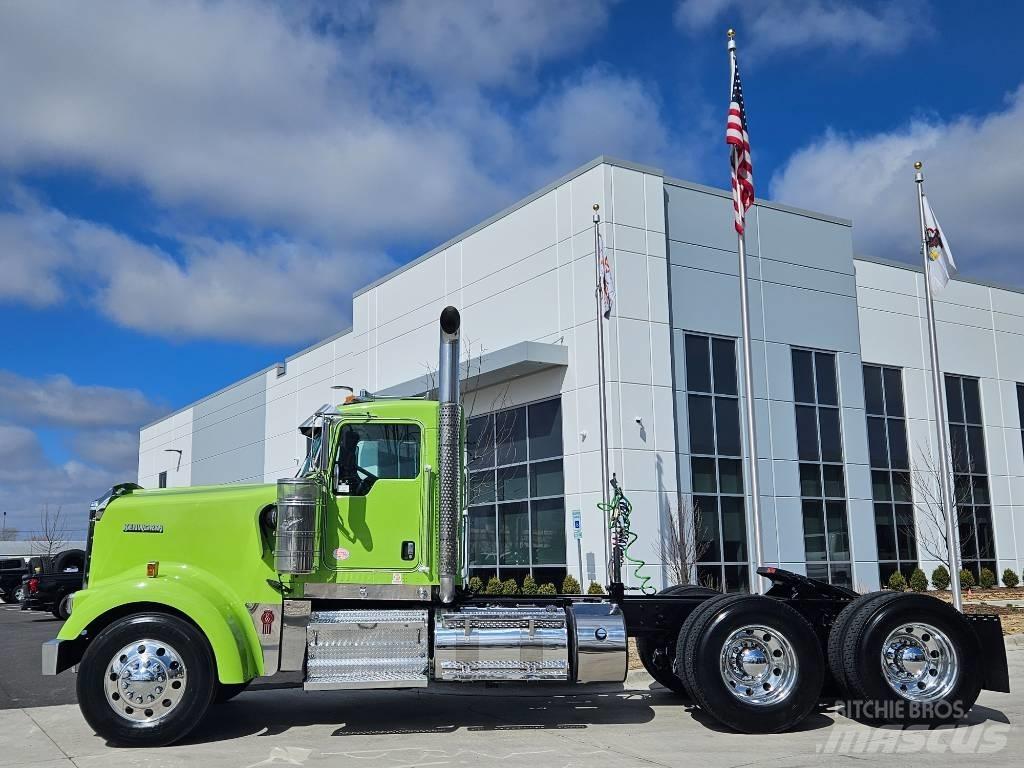 Kenworth W900 Тягачі