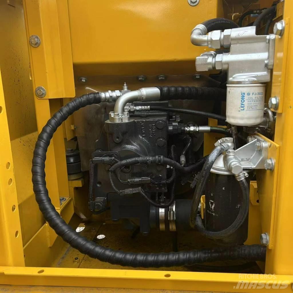 Komatsu 130-7 Гусеничні екскаватори