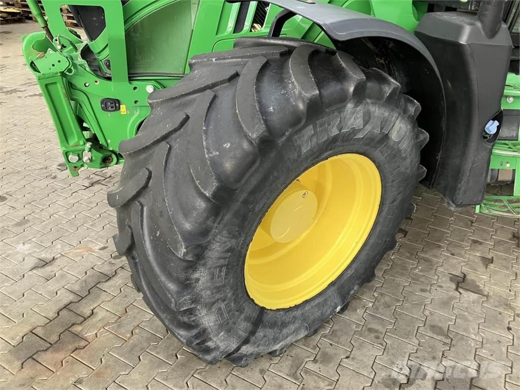 John Deere 6155R Трактори