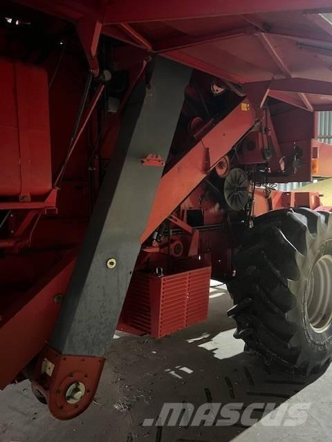 Massey Ferguson 30 Зернозбиральні комбайни