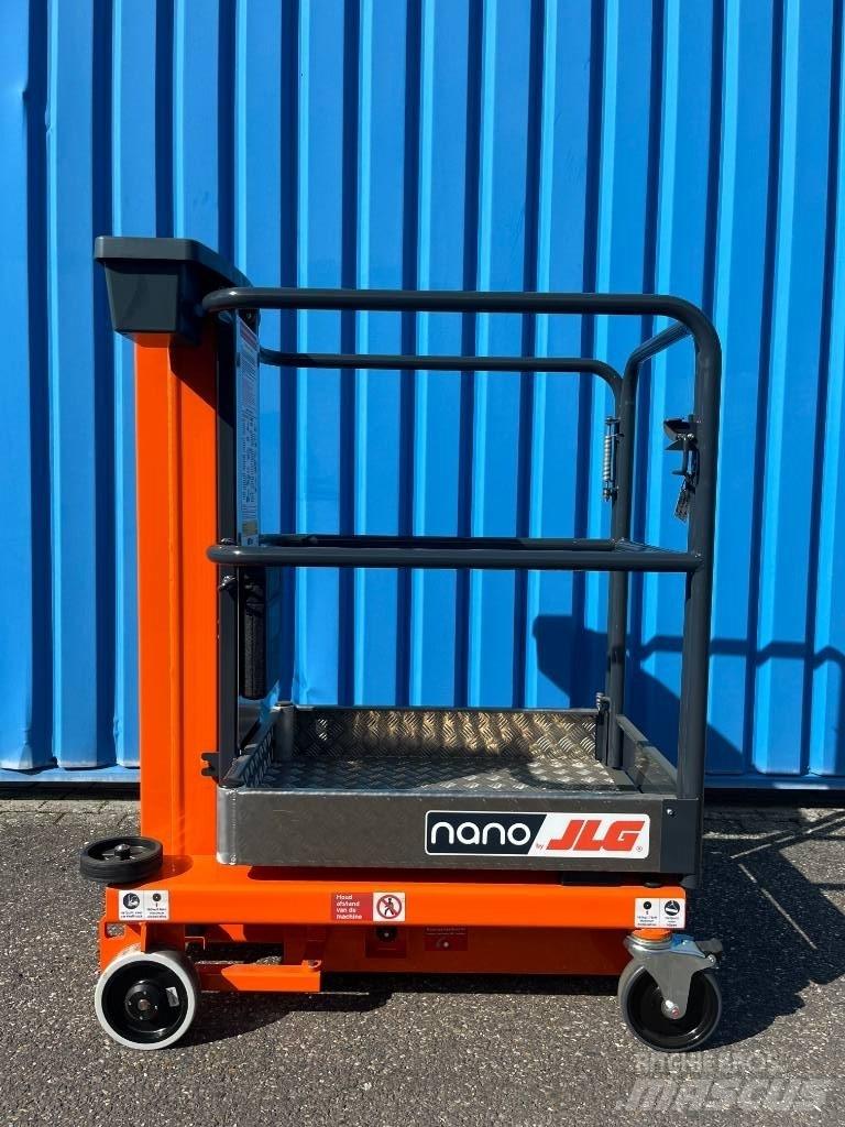 JLG Nano Вертикальні щоглові підйомники