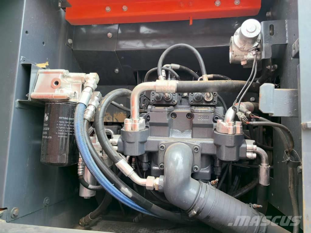 Hitachi ZX 240 HG Гусеничні екскаватори