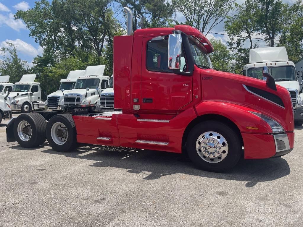 Volvo VNL64T300 Тягачі