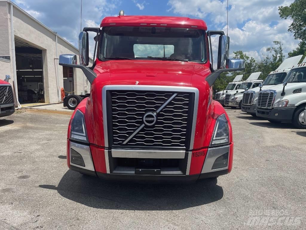 Volvo VNL64T300 Тягачі
