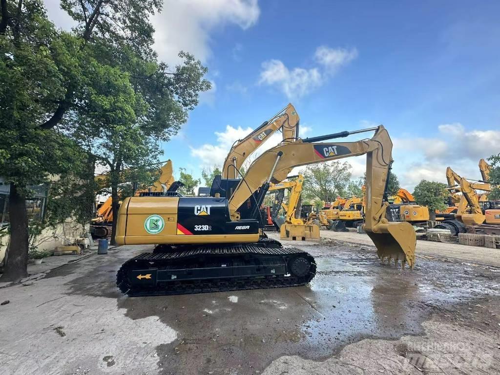 CAT 323 D Гусеничні екскаватори