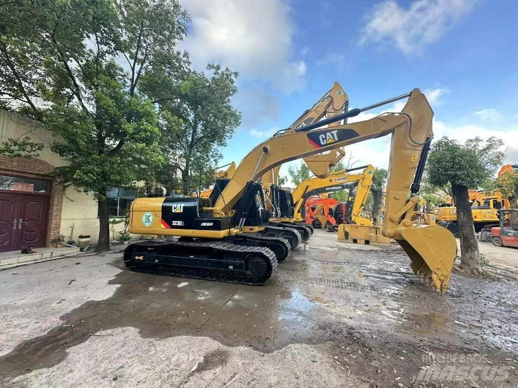 CAT 323 D Гусеничні екскаватори