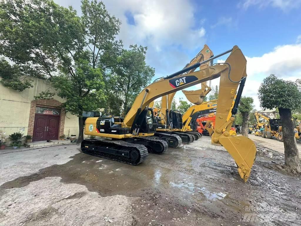 CAT 323 D Гусеничні екскаватори