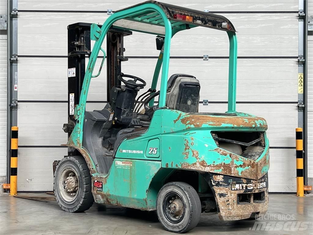 Mitsubishi FD25N Дизельні навантажувачі