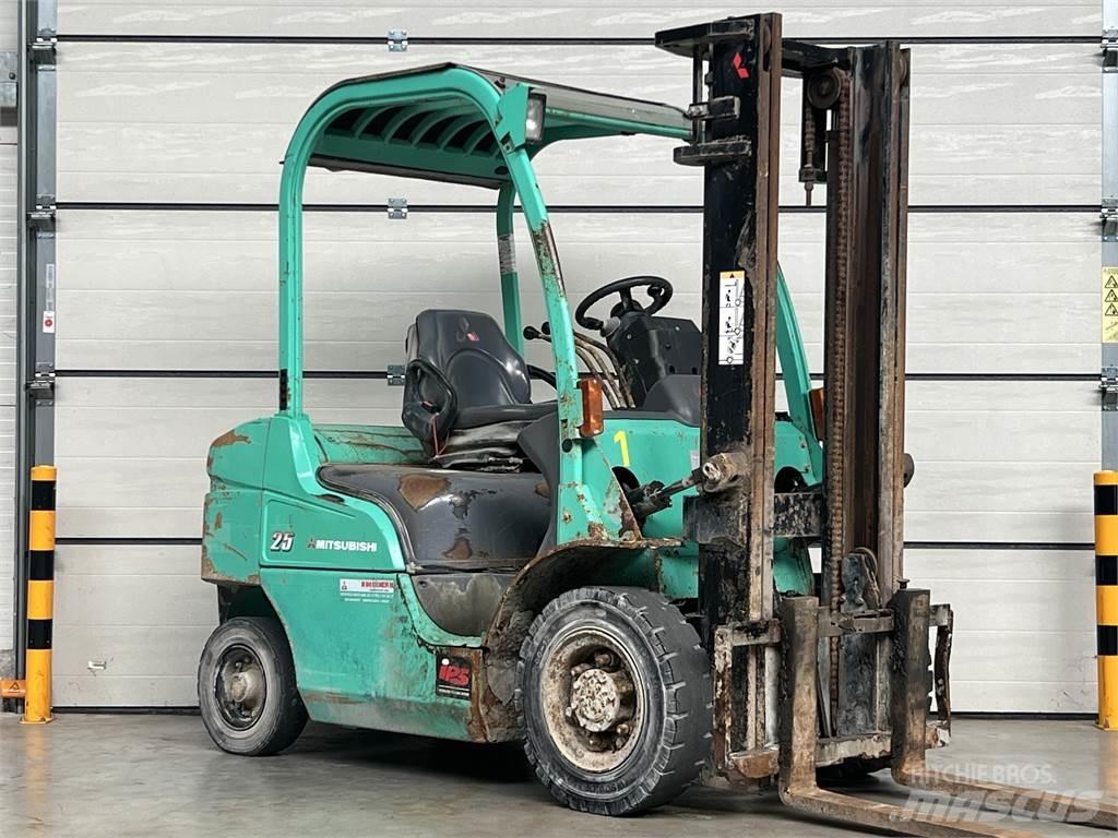 Mitsubishi FD25N Дизельні навантажувачі