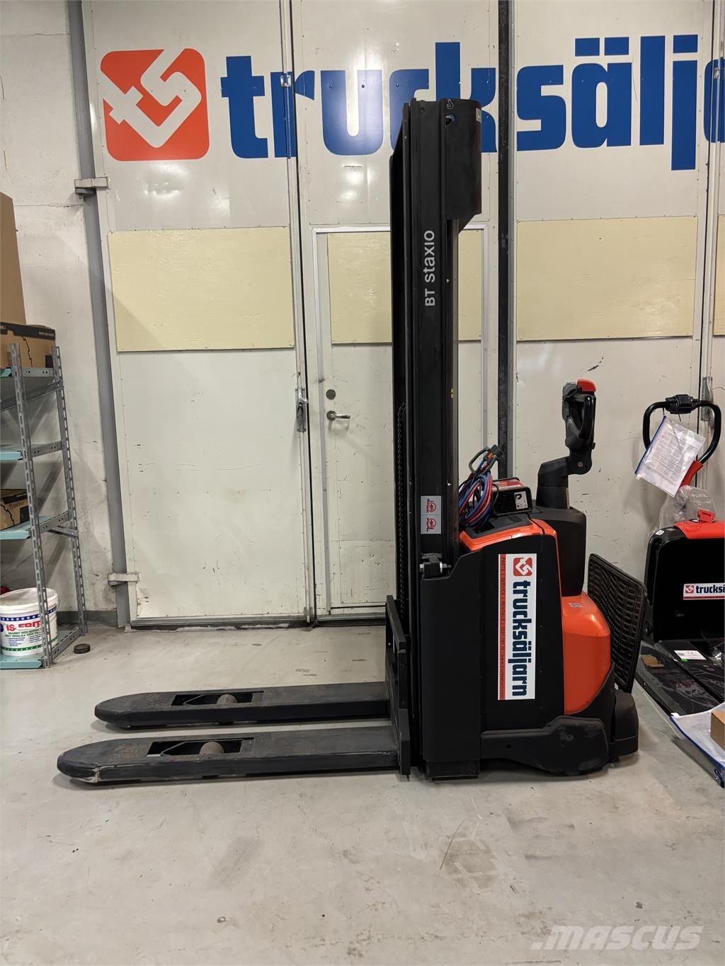 Toyota SWE120 Самохідні електроштабелери