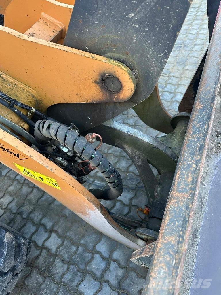 CASE 321 F Фронтальні навантажувачі