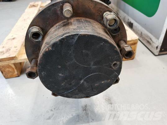 Komatsu WA 90 axle Осі