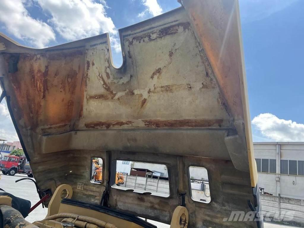 CAT PS 300B Пневматичні катки