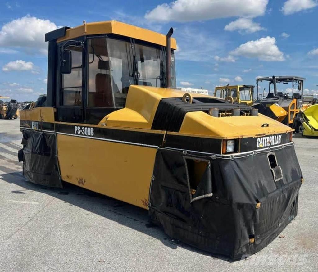 CAT PS 300B Пневматичні катки