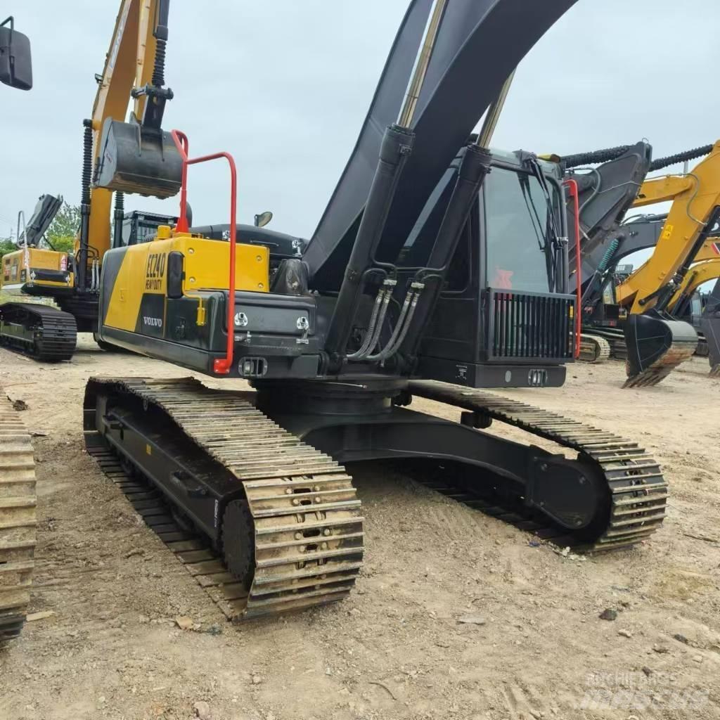 Volvo EC 240 Гусеничні екскаватори