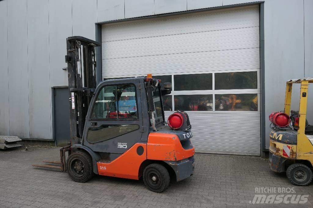 Toyota 02-8 FGF 30 Газові навантажувачі