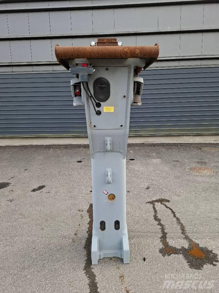 Epiroc EC 155CL Плуги