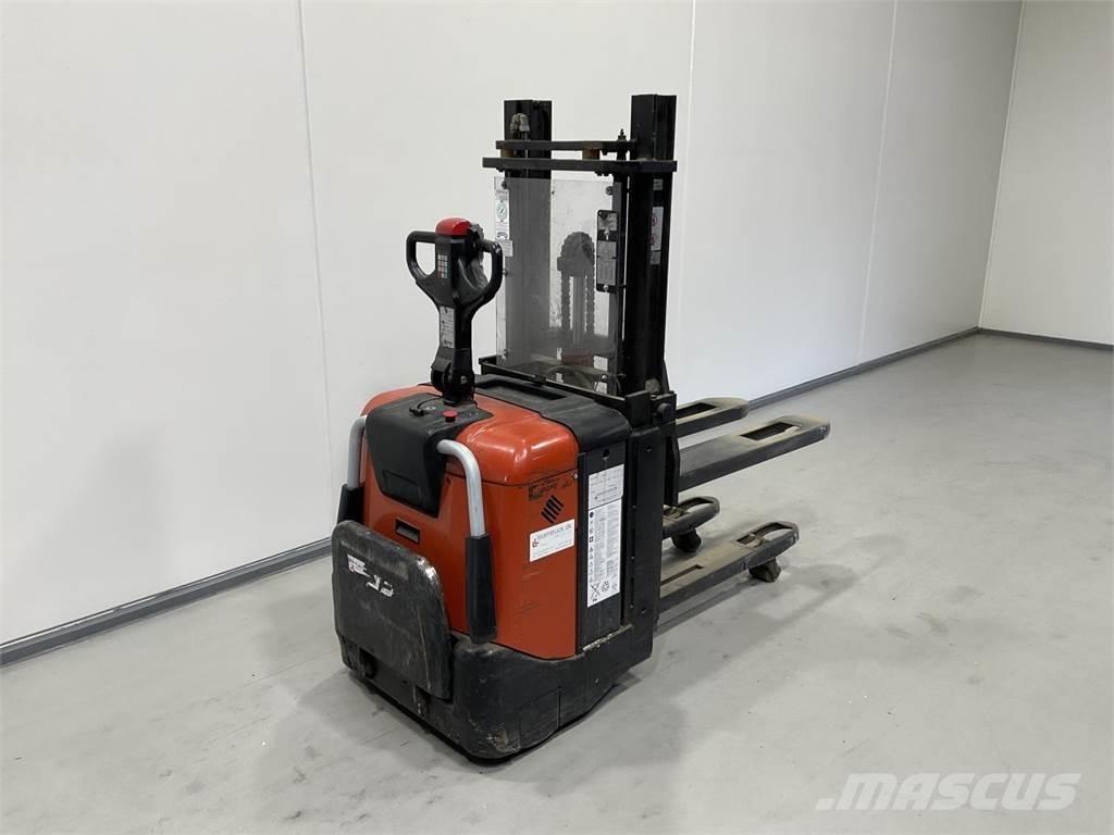 BT SPE125L Самохідні електроштабелери