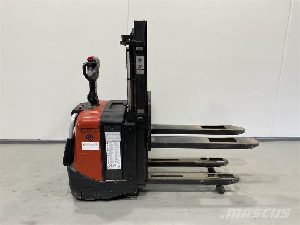 BT SPE125L Самохідні електроштабелери
