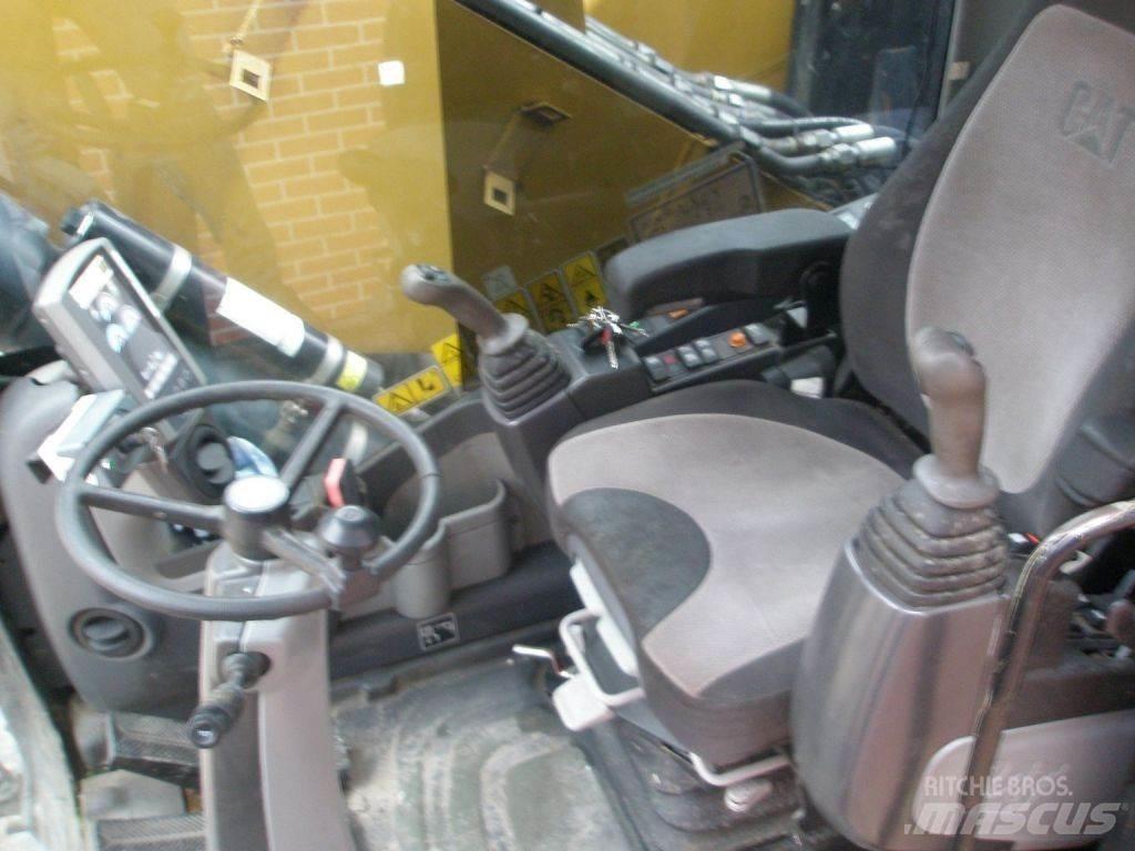 CAT M318D Колісні екскаватори