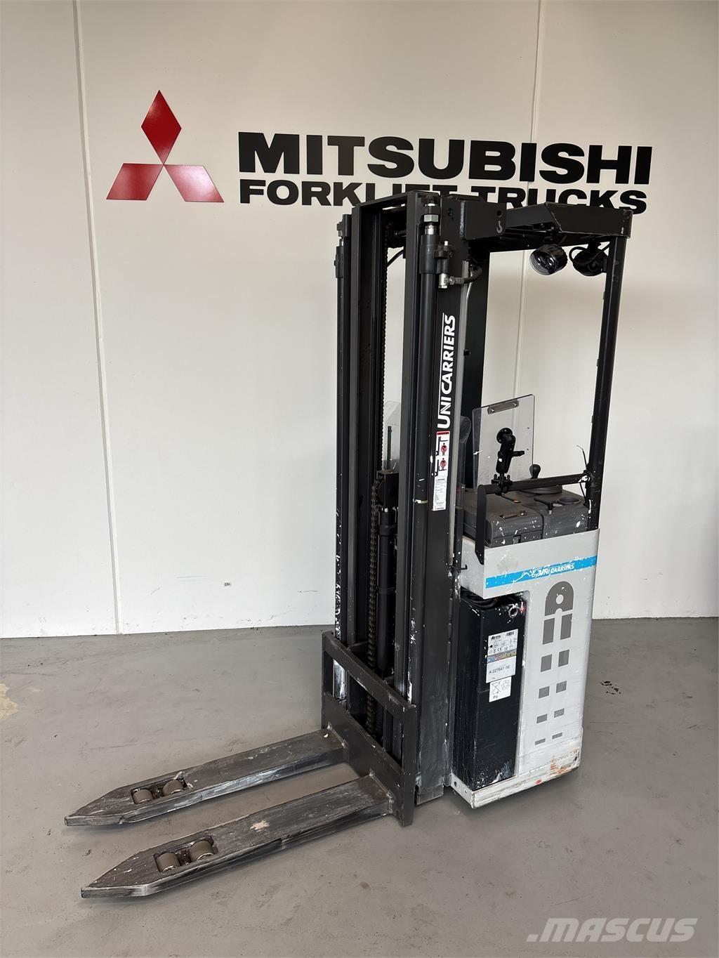 Atlet A160 Самохідні електроштабелери