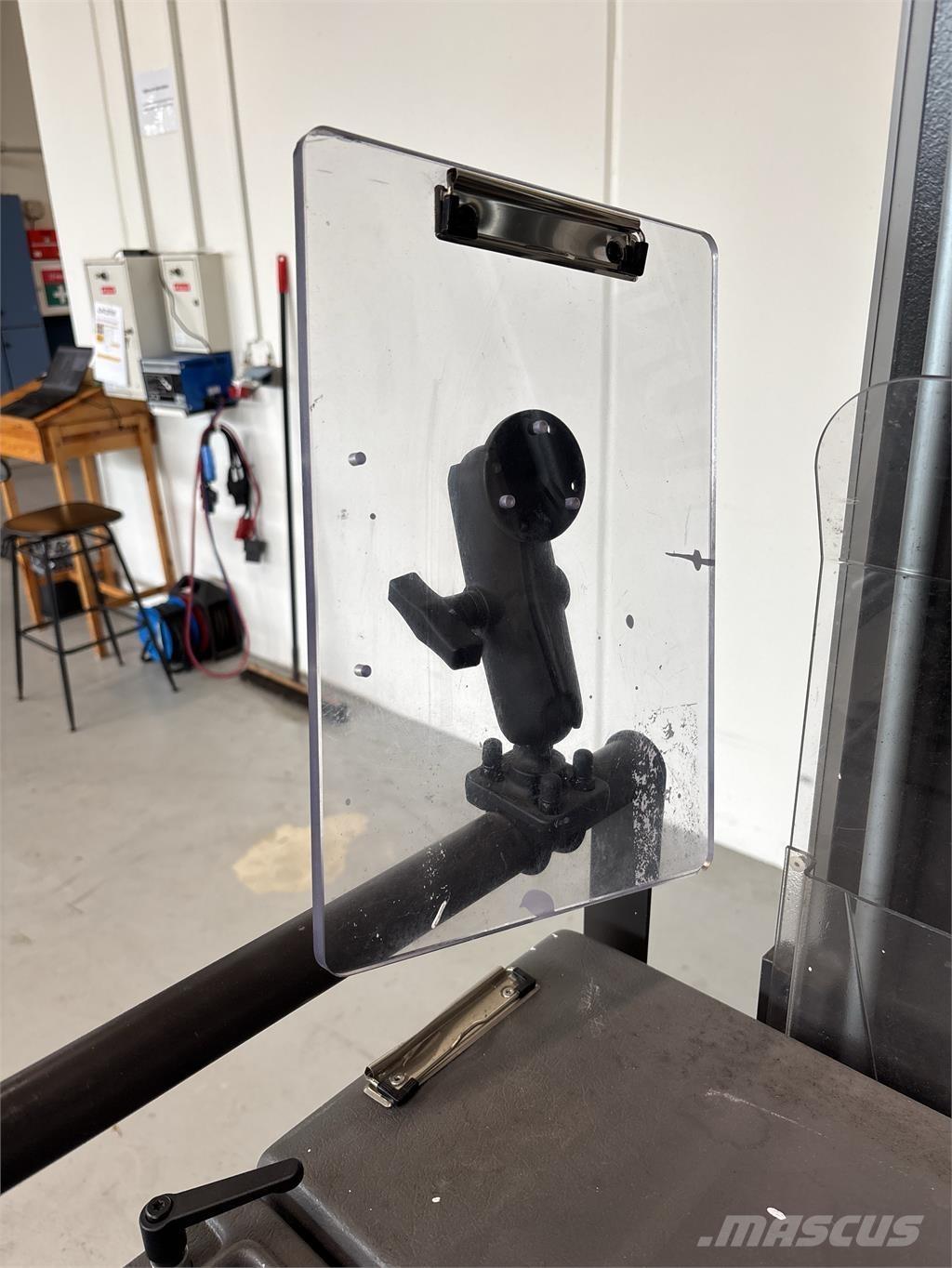 Atlet A160 Самохідні електроштабелери