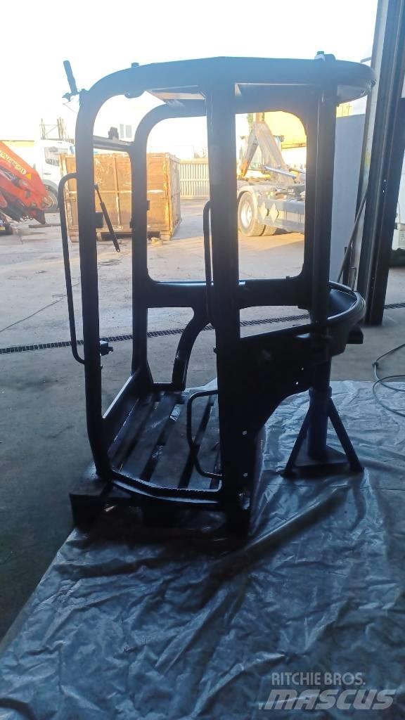 Yanmar Vio 45 Кабіна