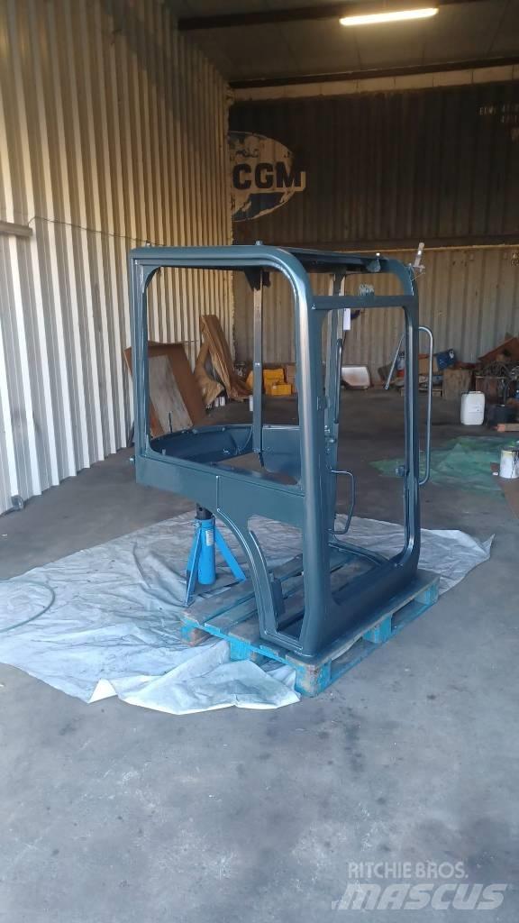 Yanmar Vio 45 Кабіна