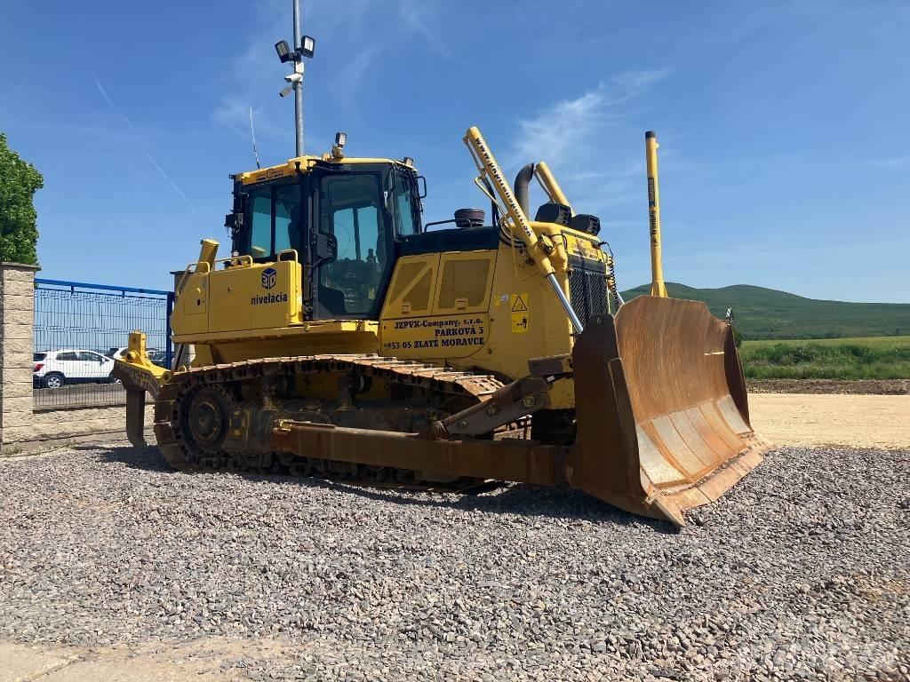 Komatsu D65 EX-18 Гусеничні бульдозери