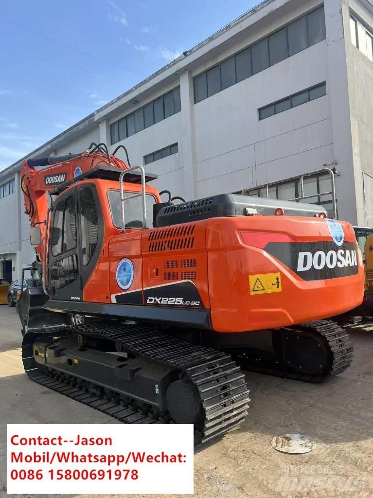 Doosan DX 225 LC Гусеничні екскаватори
