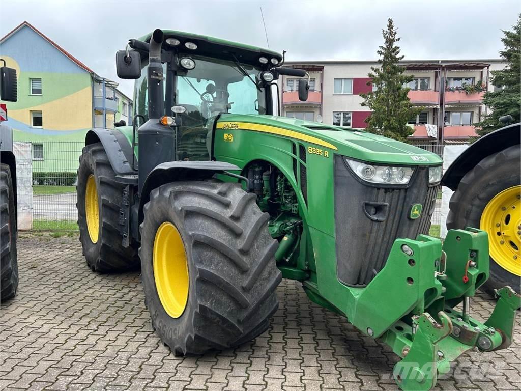 John Deere 8335R Трактори