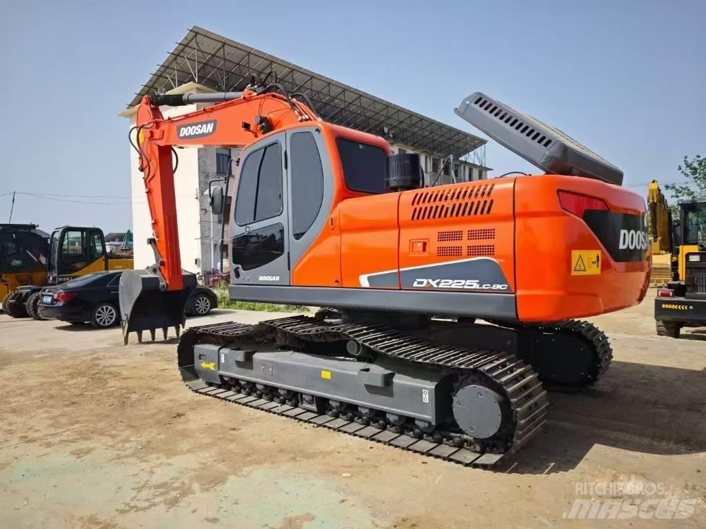Doosan DX 225 LC Гусеничні екскаватори
