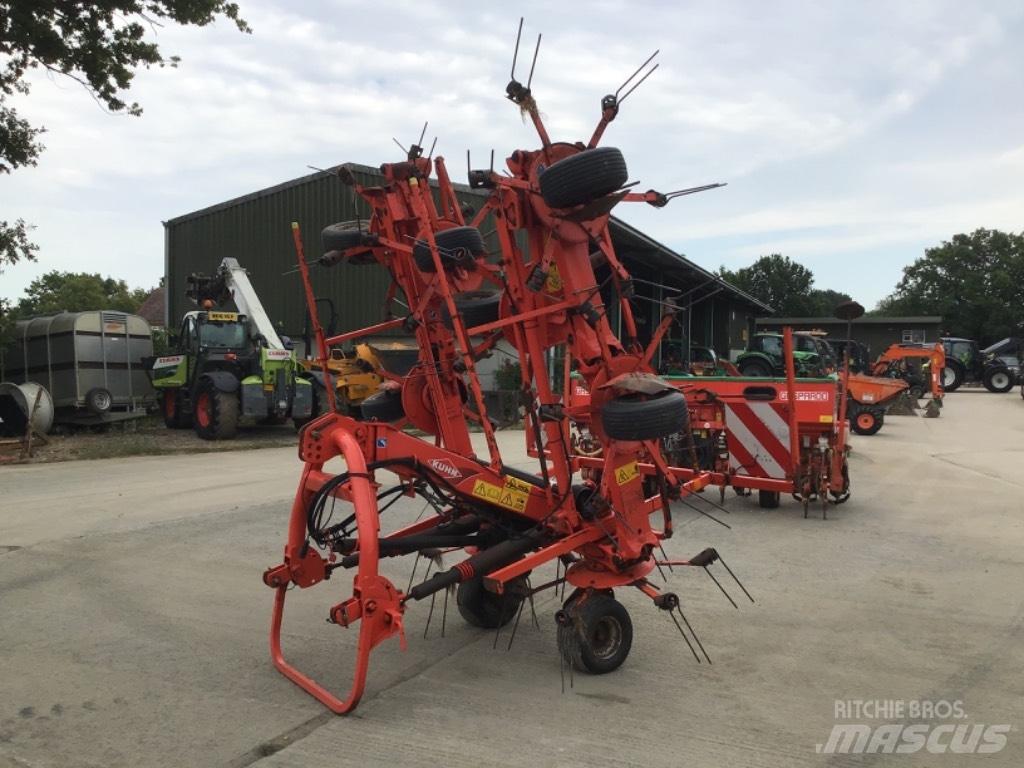 Kuhn GF 8702 Граблі і сінозворушувачі