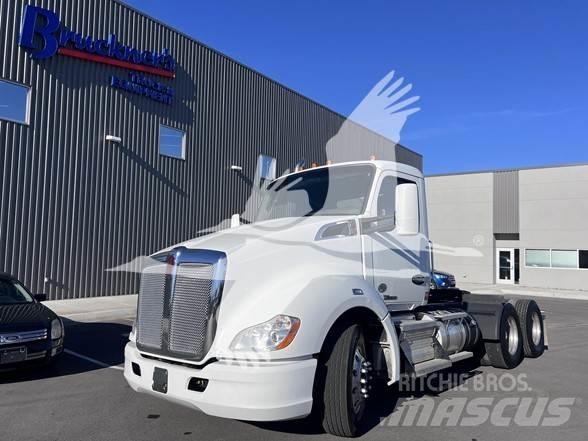 Kenworth T680 Тягачі