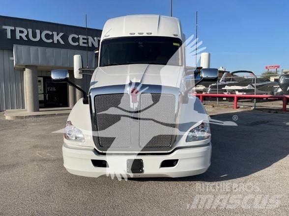 Kenworth T680 Тягачі