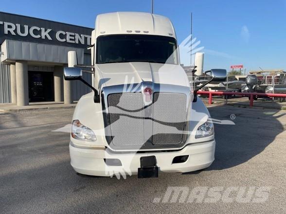 Kenworth T680 Тягачі