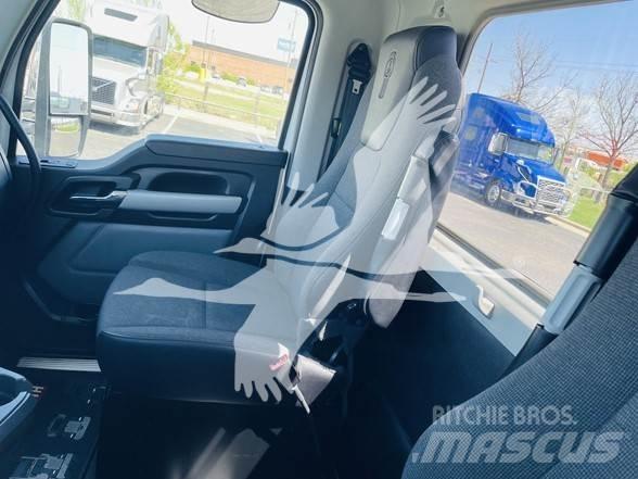Kenworth T680 Тягачі