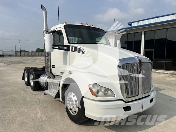 Kenworth T680 Тягачі
