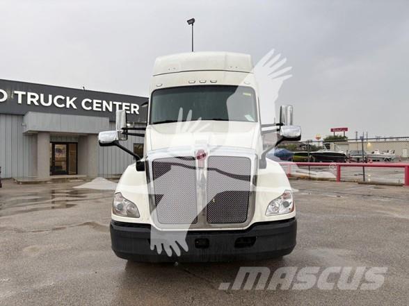 Kenworth T680 Тягачі