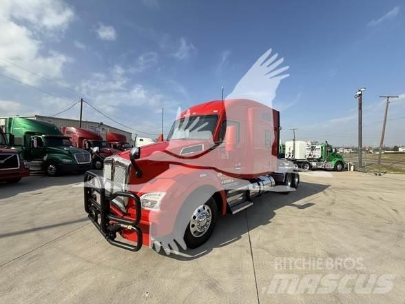 Kenworth T880 Тягачі